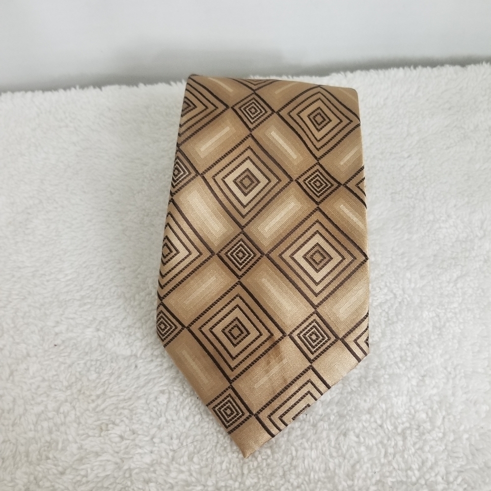 Giovanni Testie Tie